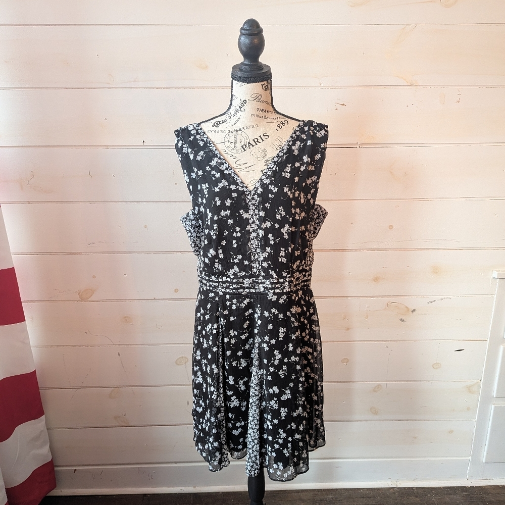 Black & White Floral Sleeveless Fit & Flare Dress | Romantic Boho | Size L